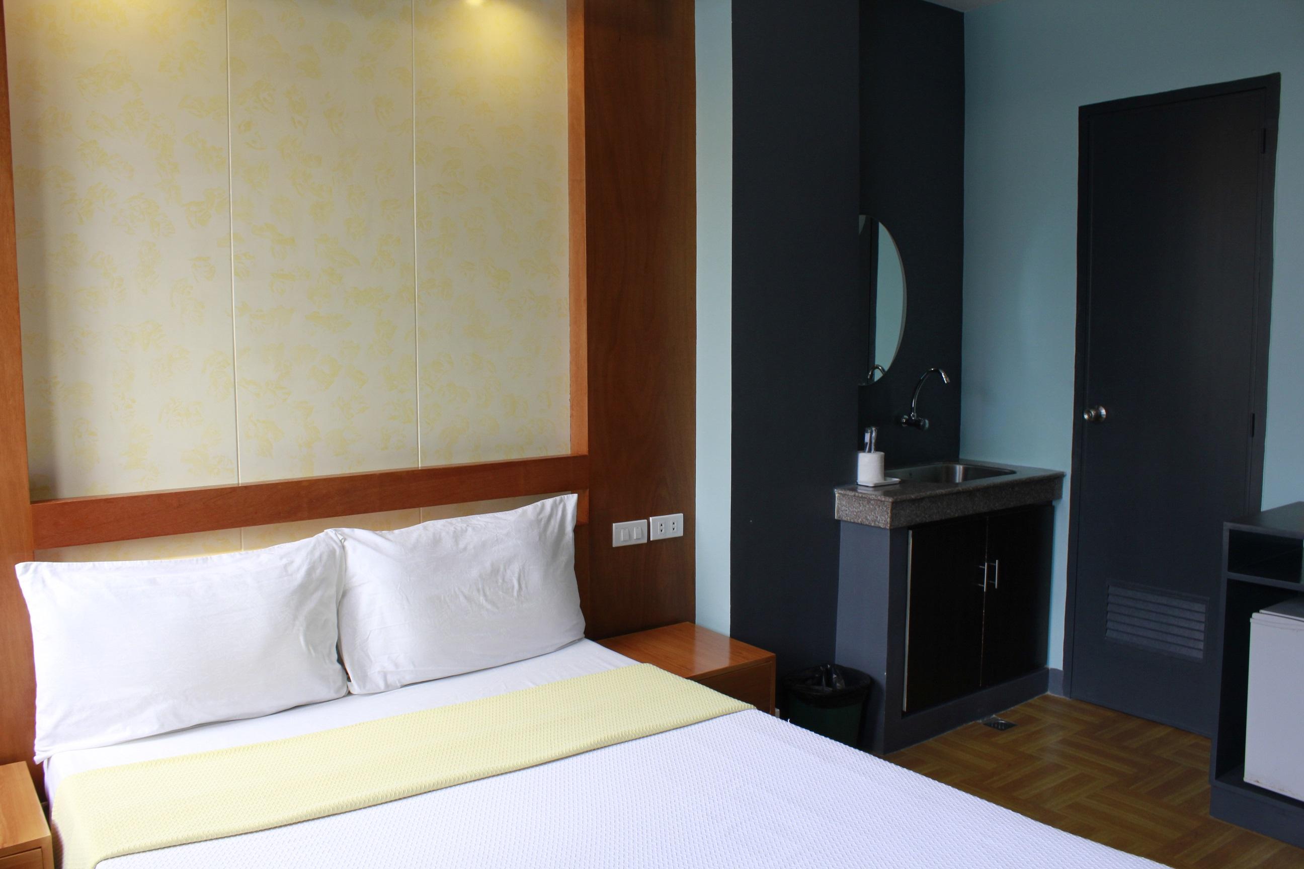 Leesons Residences Manila Esterno foto