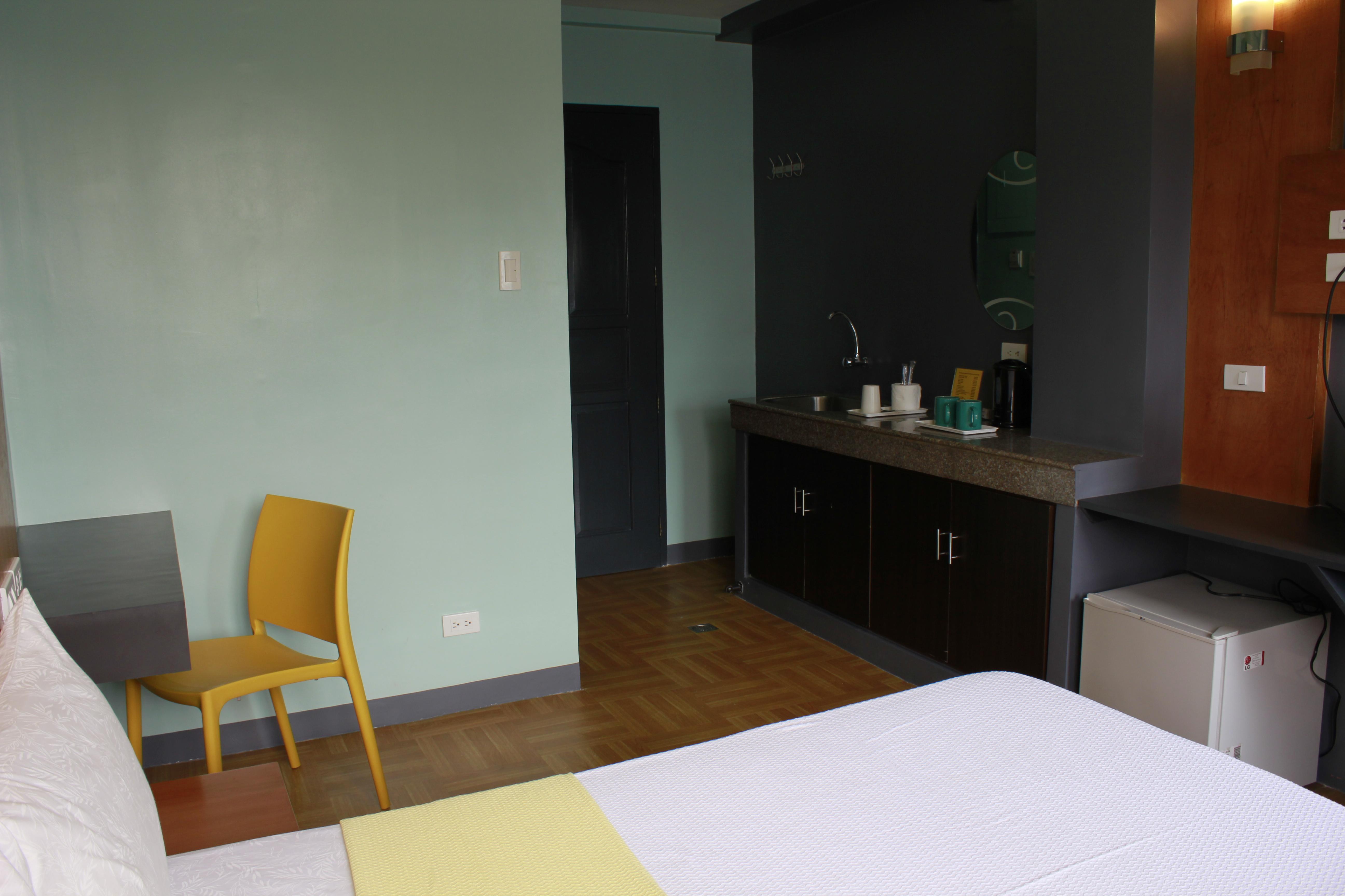 Leesons Residences Manila Esterno foto
