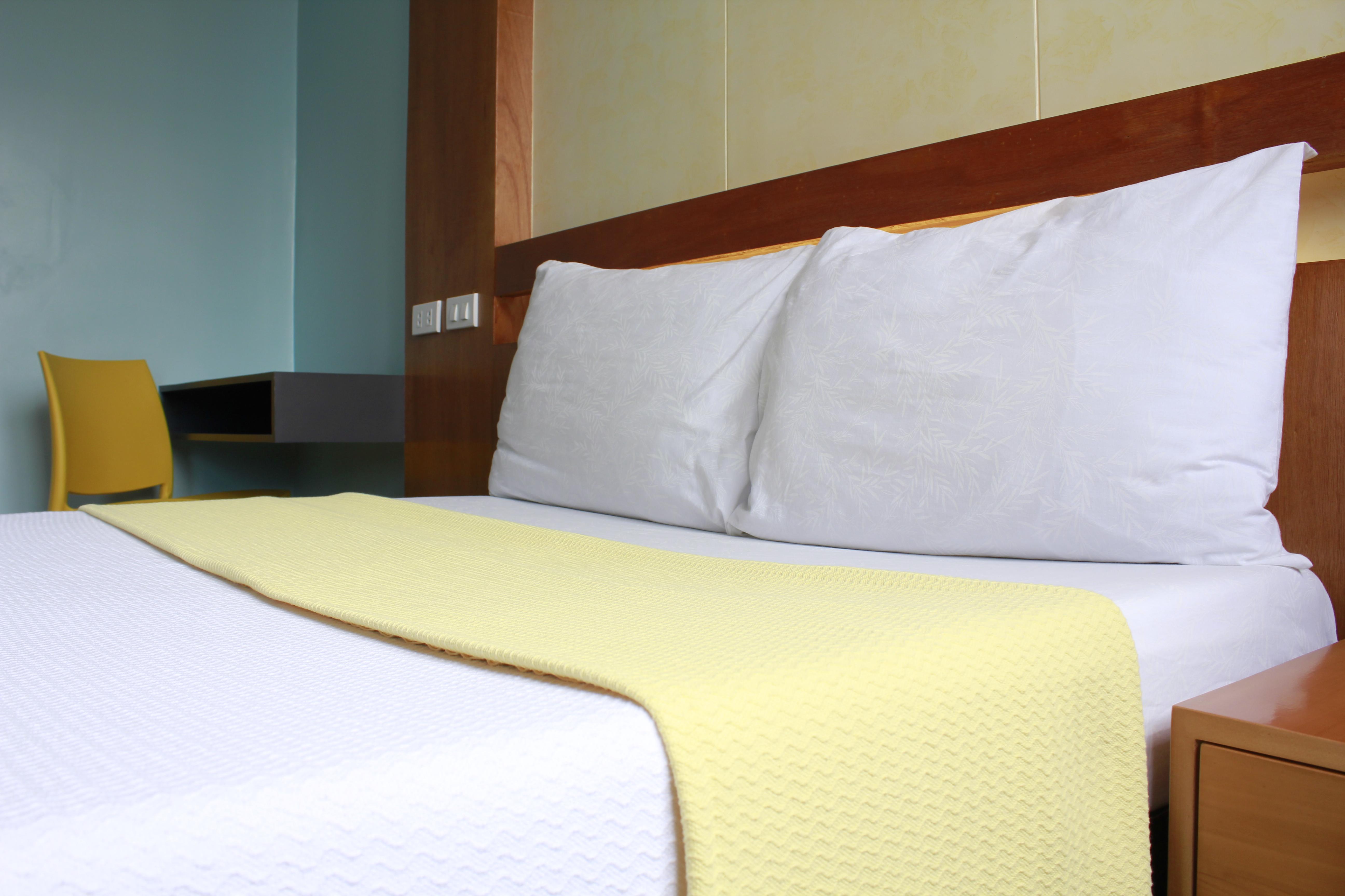 Leesons Residences Manila Esterno foto
