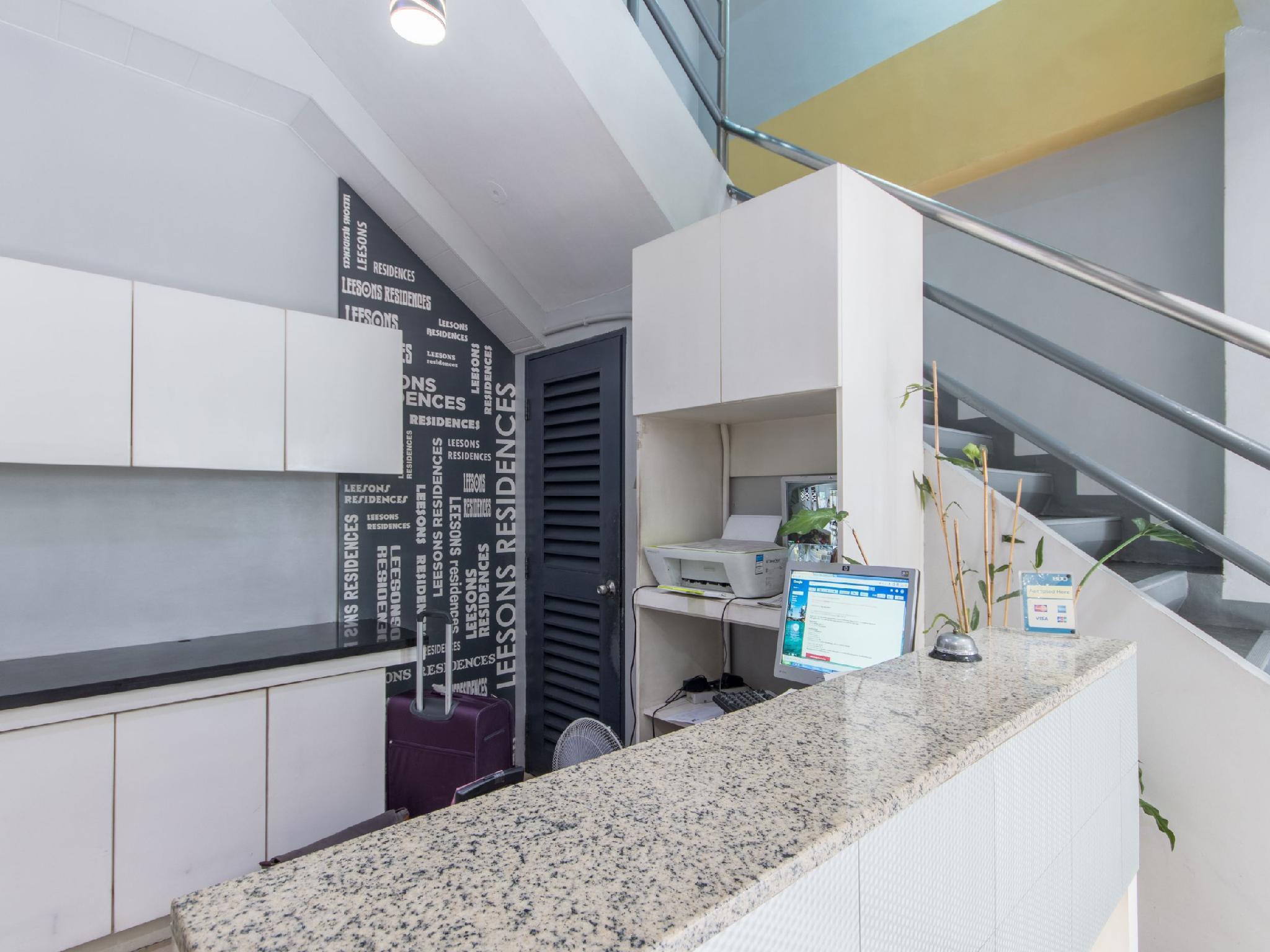 Leesons Residences Manila Esterno foto