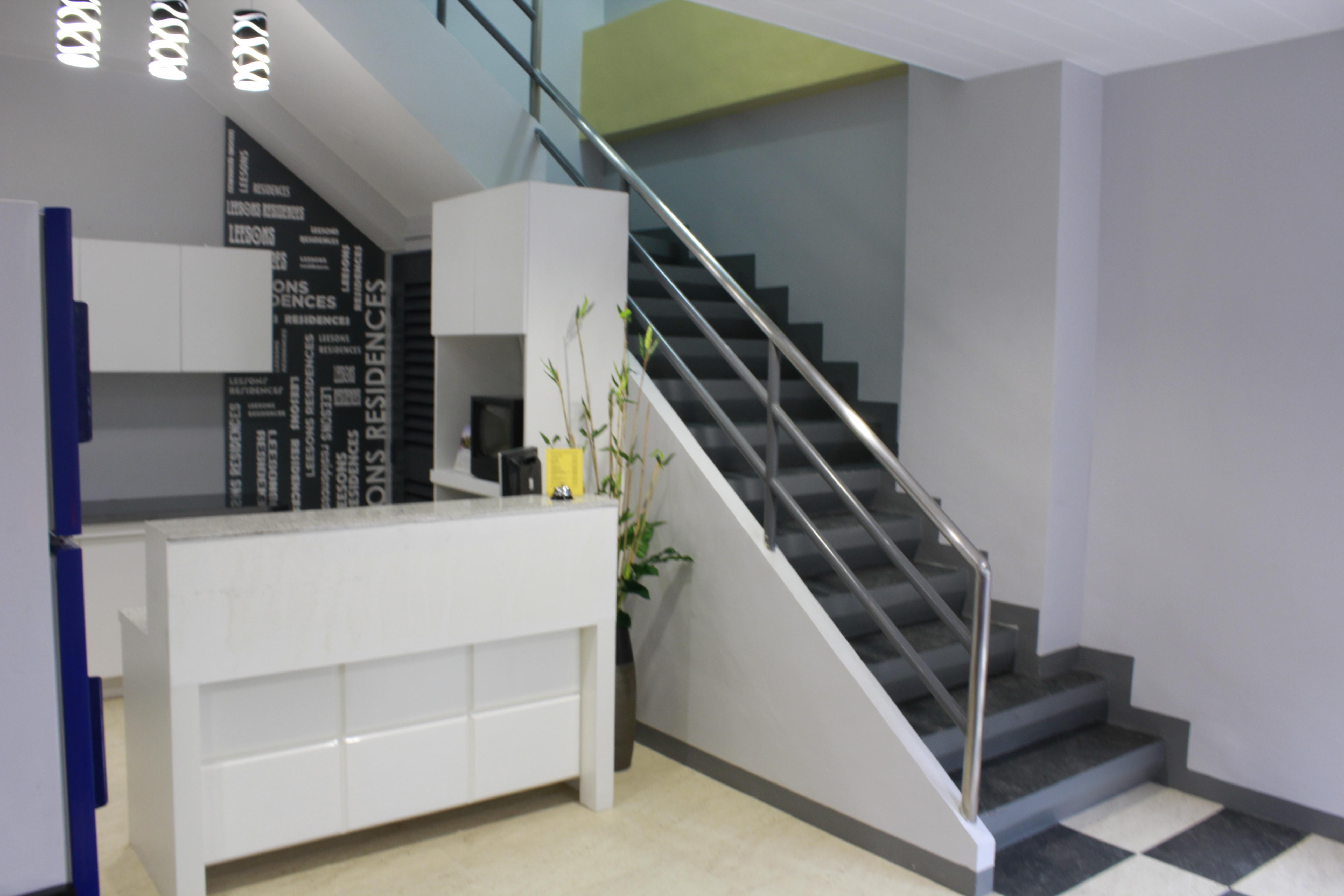 Leesons Residences Manila Esterno foto