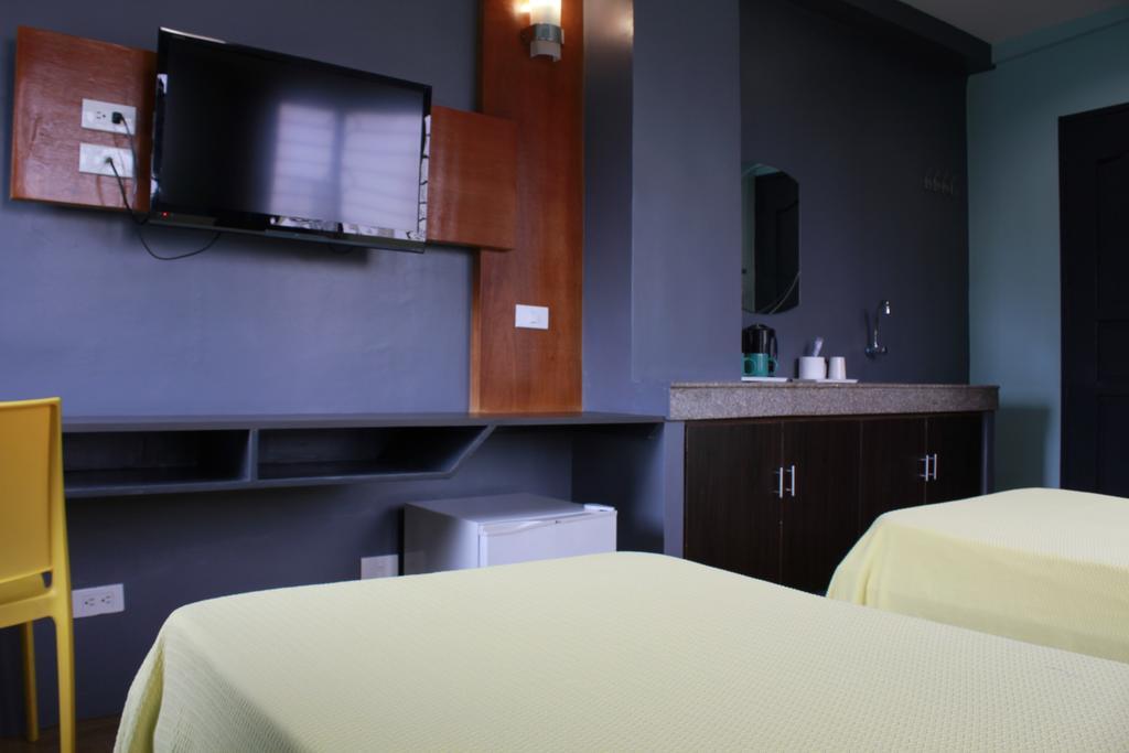 Leesons Residences Manila Esterno foto