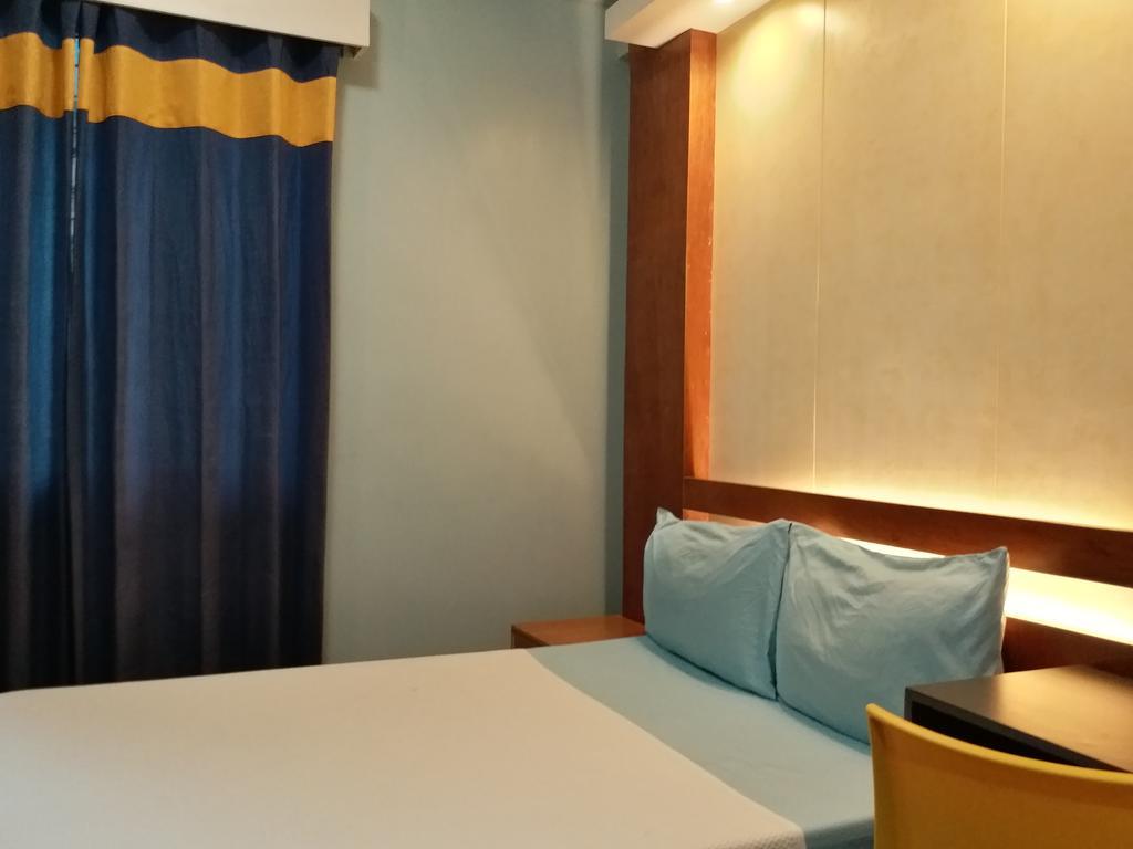 Leesons Residences Manila Esterno foto