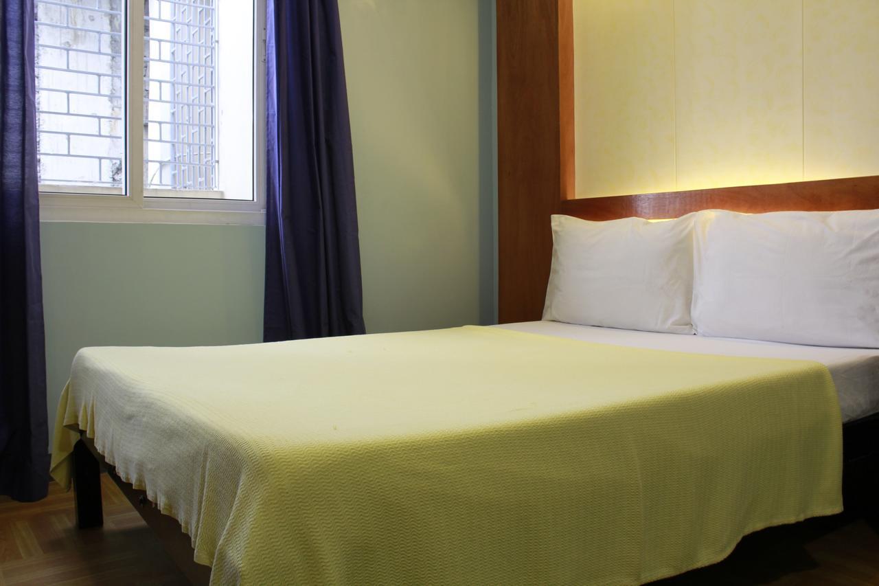 Leesons Residences Manila Esterno foto