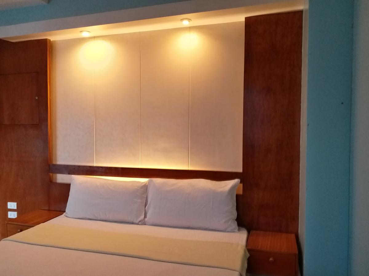 Leesons Residences Manila Esterno foto